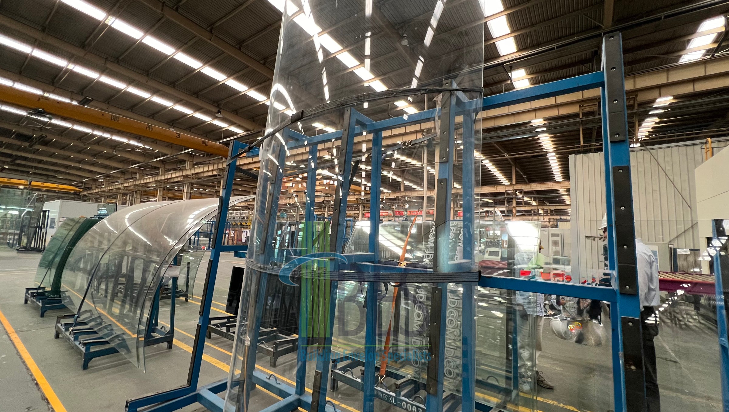 Curved_jumbo_glass