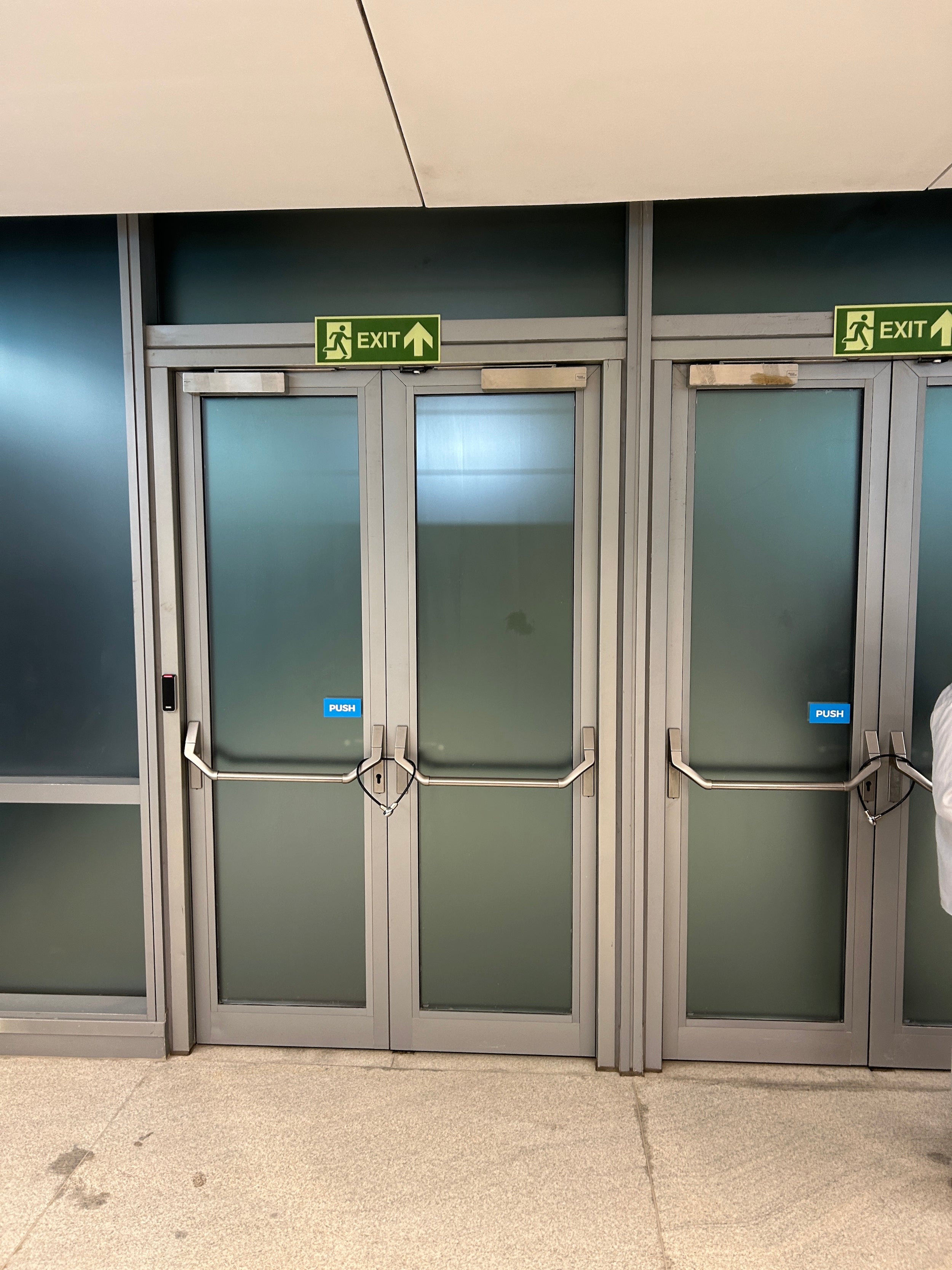 Fire-resilient façade design