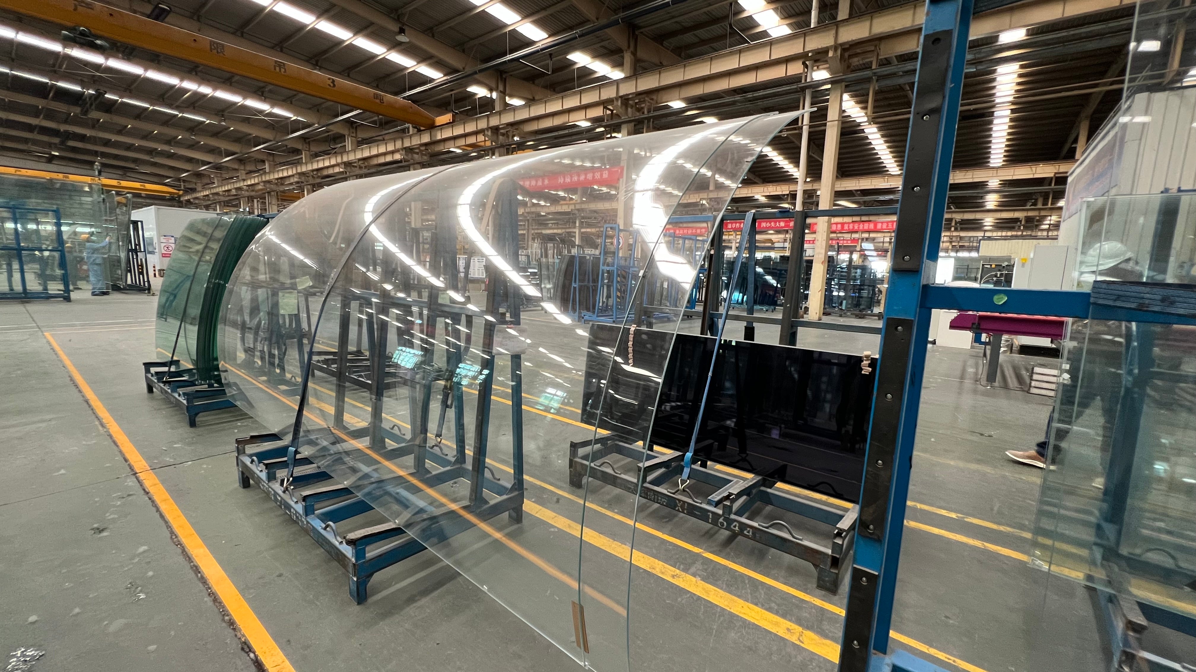 Curved_jumbo_glass