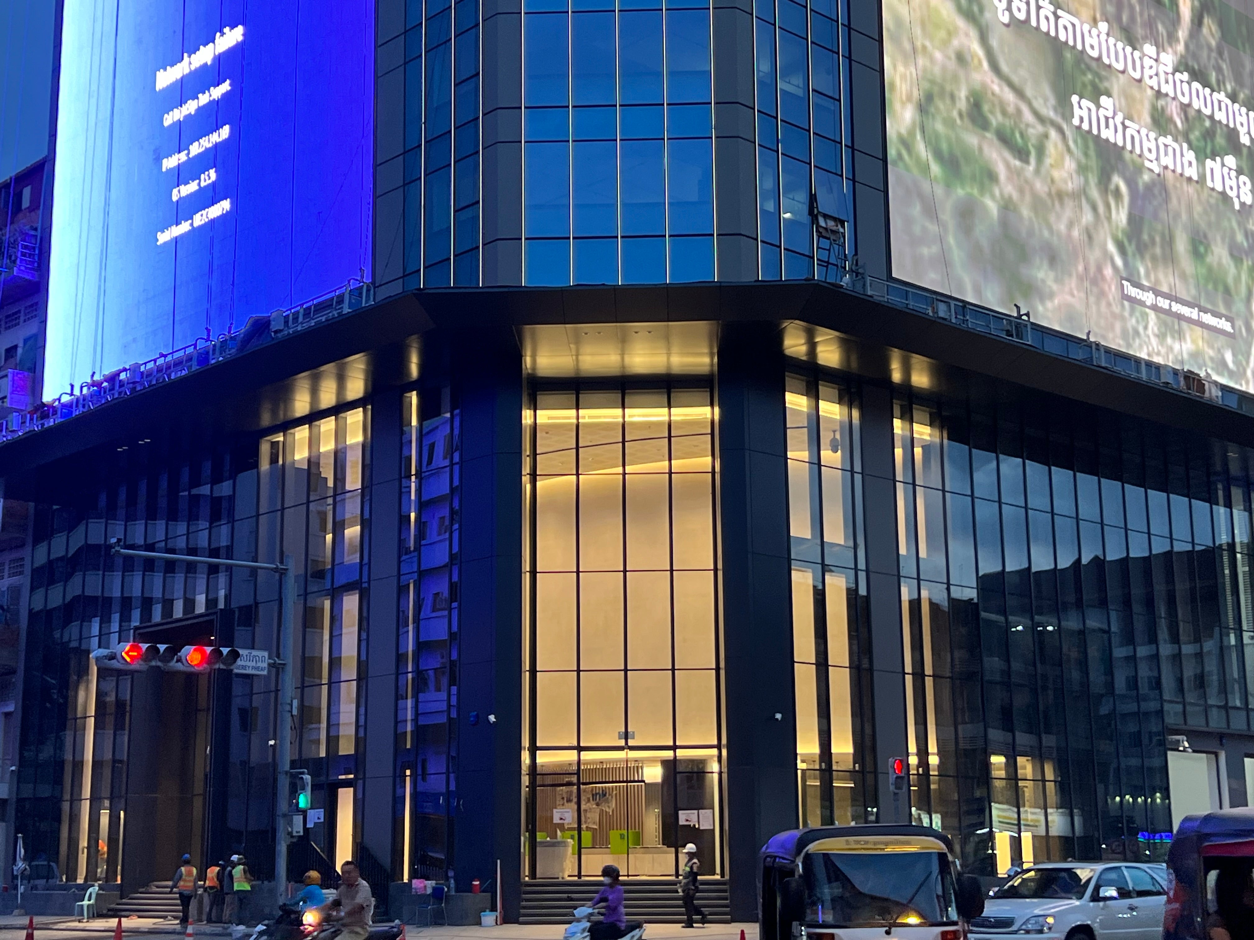 wing-tower-facade-lighting