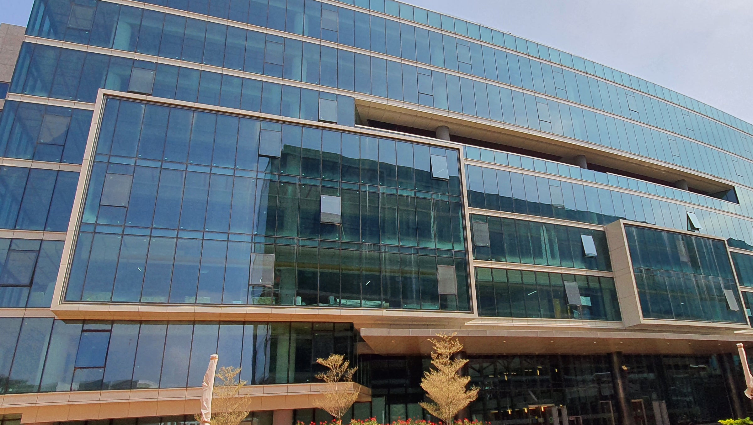 Advanced geometry façade solutions